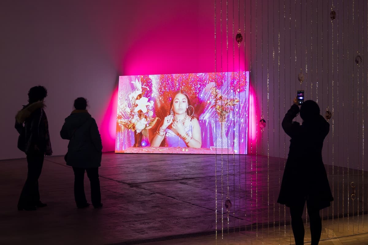 Vertiges de la multiplicité avec « En chaîne et en or » de Silina Syan au Confort Moderne
